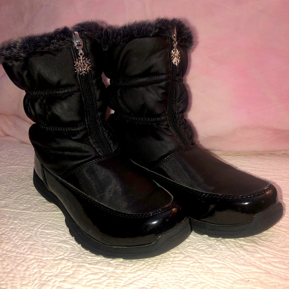 Women’s winter/snow boots👢👢❄️❄️